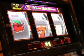 Spadegaming live-dealer table interface on pgtoto login showing real-time betting and dealer interaction